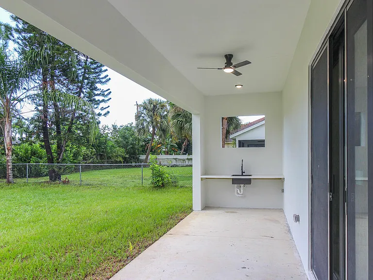 1143 SW Estaugh Ave — Photo 17