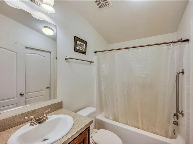 1623 Whitehall Ln — Photo 14