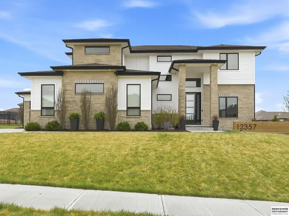 12357 Cooper St, Papillion, NE 68046