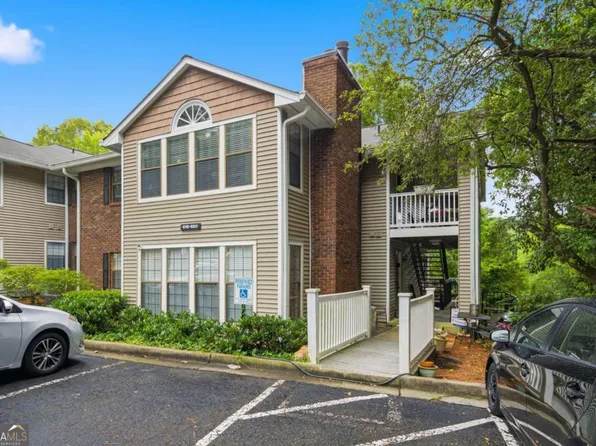 619 Barrington Hills Dr, Sandy Springs, GA 30350