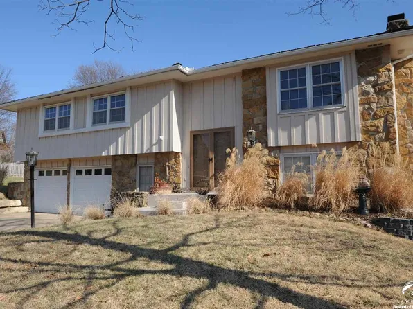 1628 Glen Eagle Ct, Lawrence, KS 66047