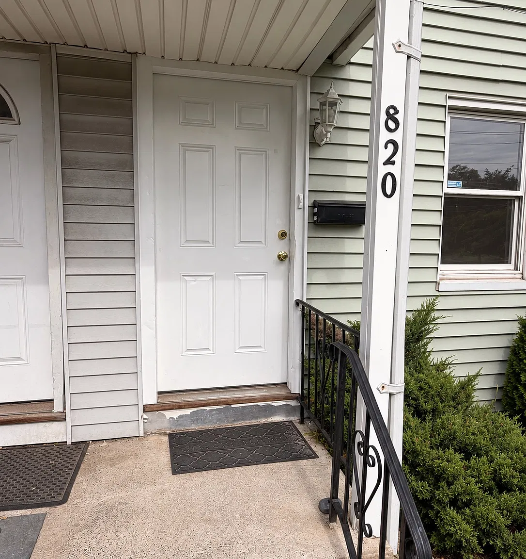 820 E Hazelwood Ave — Photo 2
