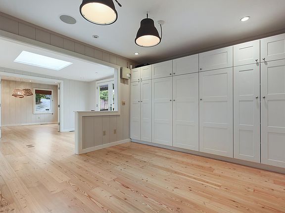 3rd image of 10 Waterman Ave