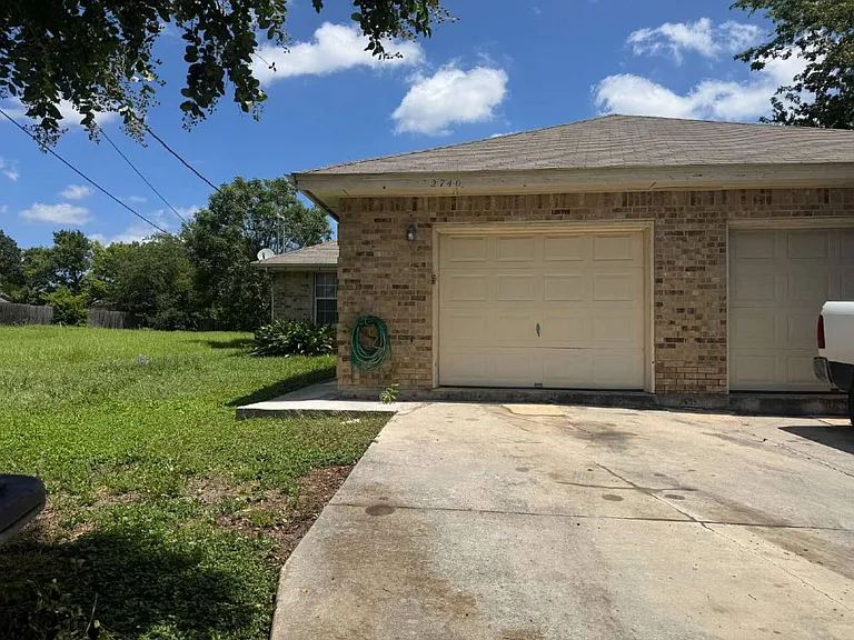 2740 Maple Tree Rd — Photo 1