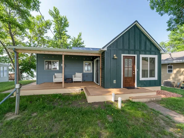 25331 McClelland Dr, Spirit Lake, IA 51360