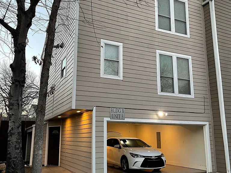 5815 Phoenix Dr #3 — Photo 1