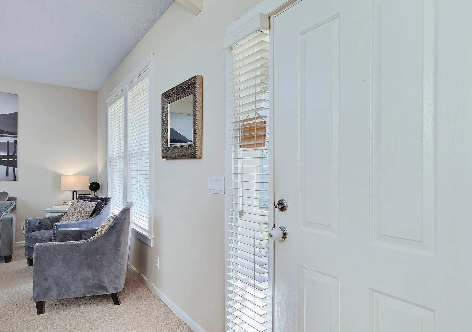 Lovely 4 bedroom home with neighborhood pool — Photo 3