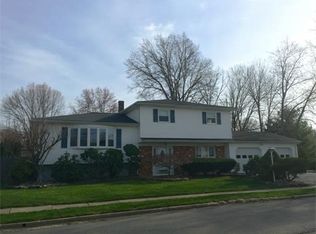 7 Tyroler Ct, Edison, NJ