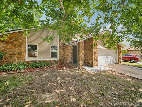 3rd image of 1313 E 140th Pl