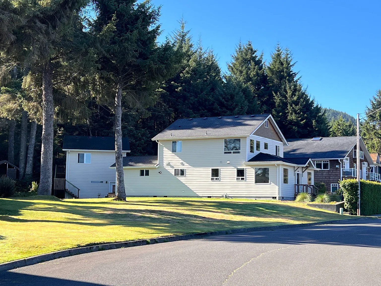 4 bed, 2650 sqft, $3,800 — Photo 2