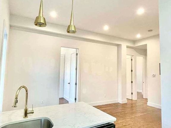 4th image of 854 Rogers Ave #201