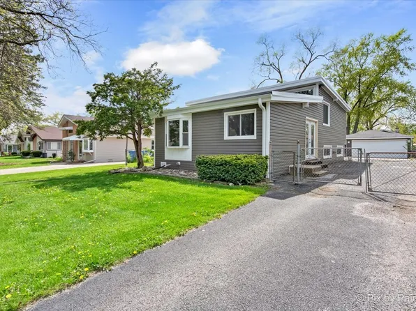 376 Mission Ave, Villa Park, IL 60181