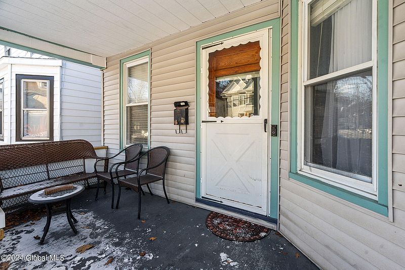 3rd image of 1838 Becker Street