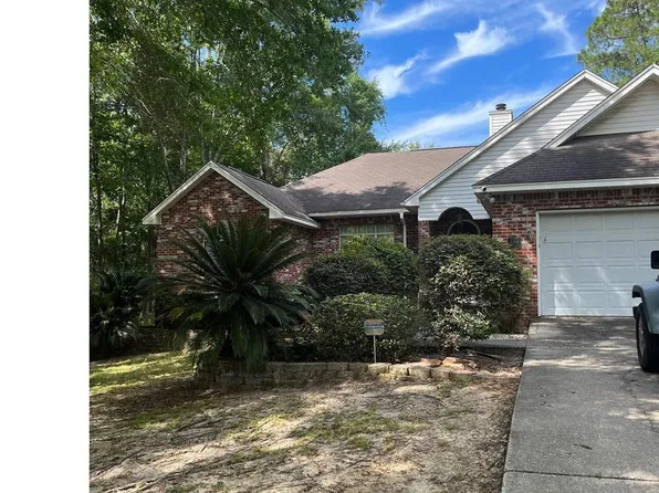 8304 Meadowdale Dr, Gautier, MS 39553