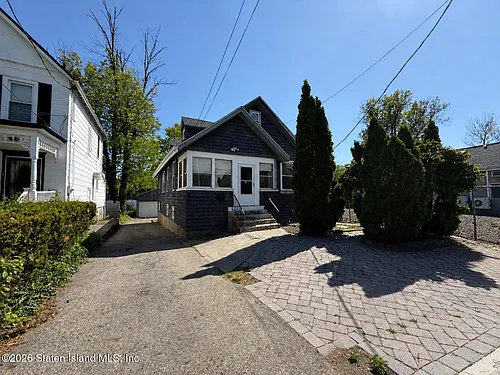 6218 Amboy Rd Photo 1