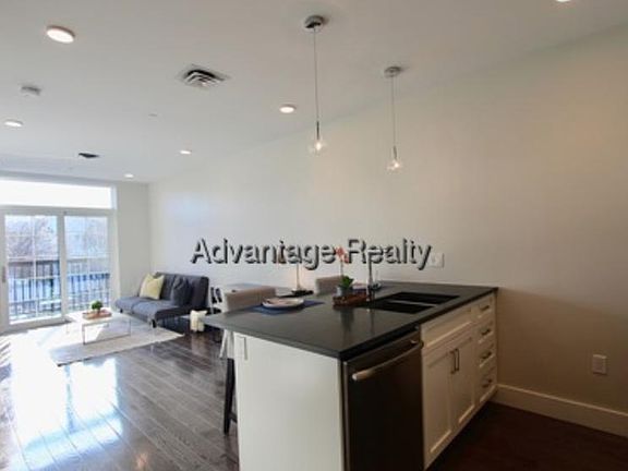 5th image of 434 McGrath Hwy #413W
