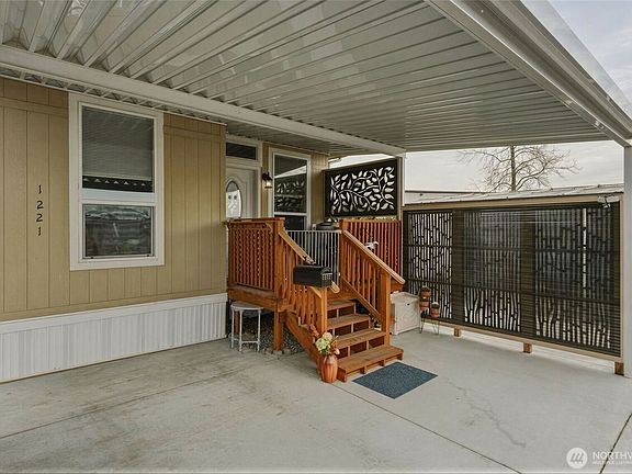 4th image of 1221 Arkansas Drive