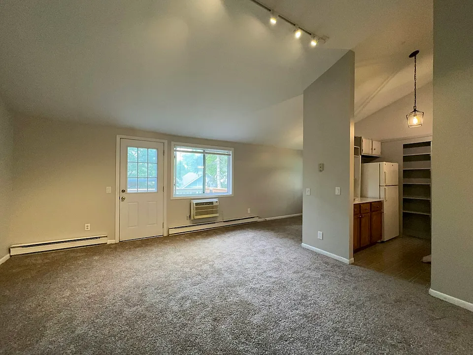 1230 E Dayton St #3