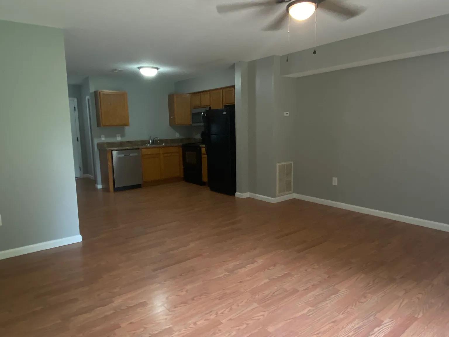 2 bed, 1.5 bath, 1050 sqft, $1,000 — Photo 4