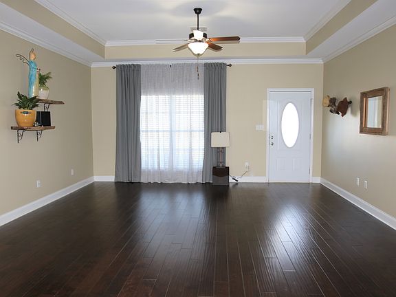3rd image of 106 Stags Leap Dr