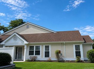6 Oakdale Court, Ridge, NY 11961