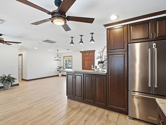 5th image of 1603 SW Seagull Way