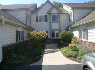 584 Pewaukee Rd, Pewaukee, WI 53072