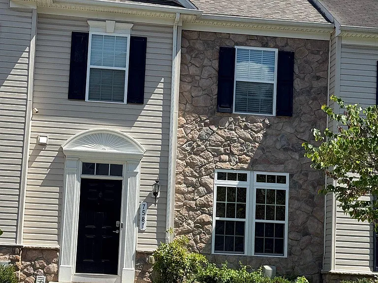 7581 Taunton Ct — Photo 2