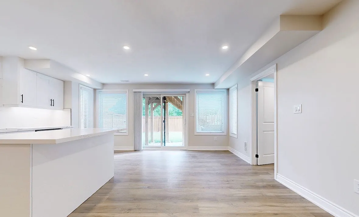 2 bed, 800 sqft, $1,999 — Photo 2