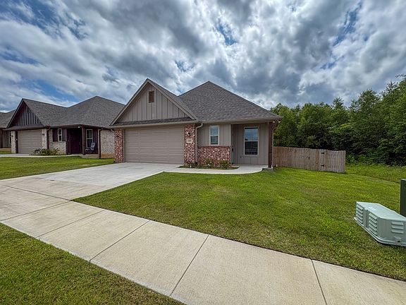 3rd image of 205 Lindsey Ln
