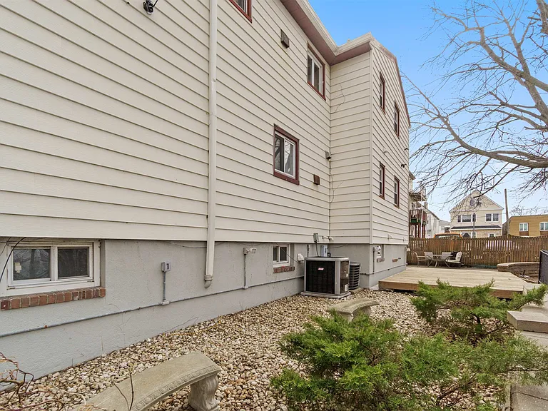 178 W 33rd St #1 — Photo 30