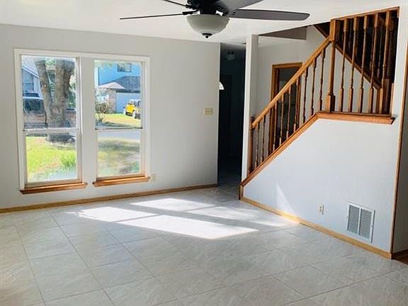 3rd image of 1704 Brokenshoe Dr