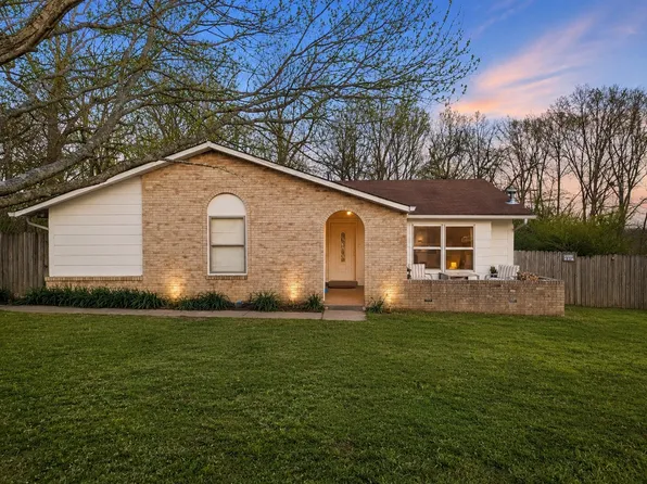 128 Robin Hood Rd, Dickson, TN 37055