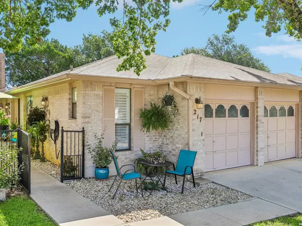 1217 BLUFF CREEK CIR, New Braunfels, TX 78130