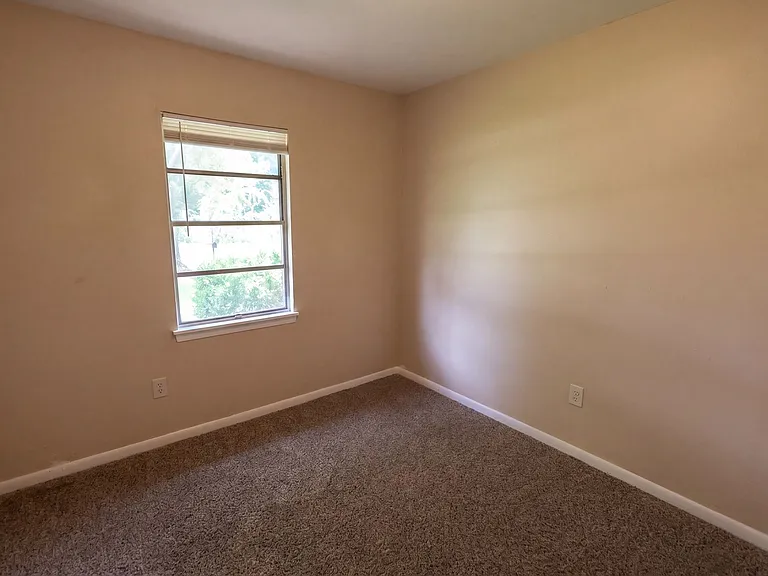 4600 Voss Dr — Photo 8