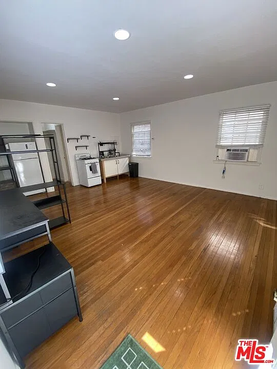 Studio, 400 sqft, $1,800 — Photo 3
