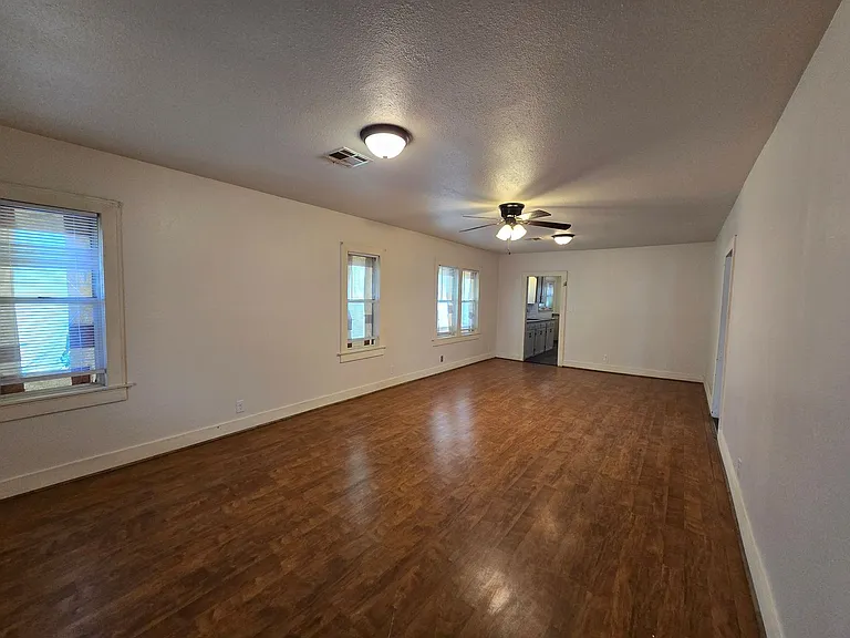 617 N Bonita Ave — Photo 7