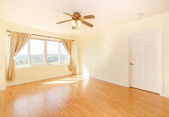 2nd image of 1 Cityview Ln Unit 809