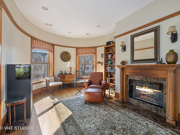 5th image of 524 W Oakdale Ave #3