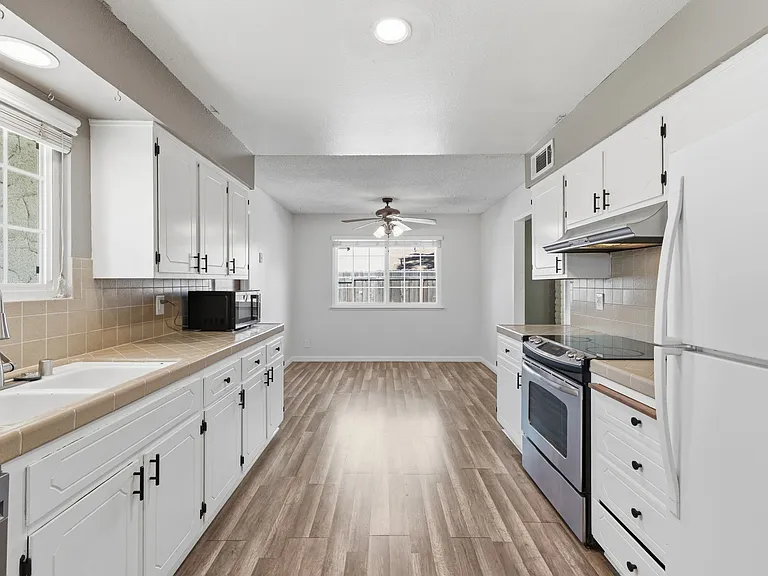 952 W Raymond Rd — Photo 8