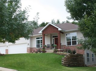 1806 Wolf River Ln NW, Cedar Rapids, IA 52405