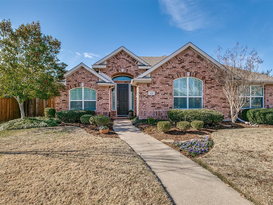 1st image of 421 Willow Bend Dr