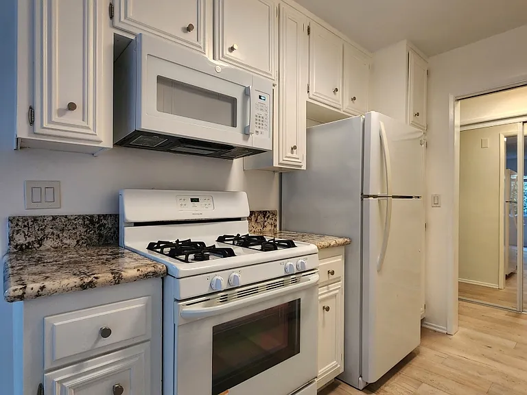 1243 Wellesley Ave #5 — Photo 7