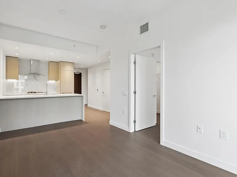 5168 Cambie St #312 — Photo 10