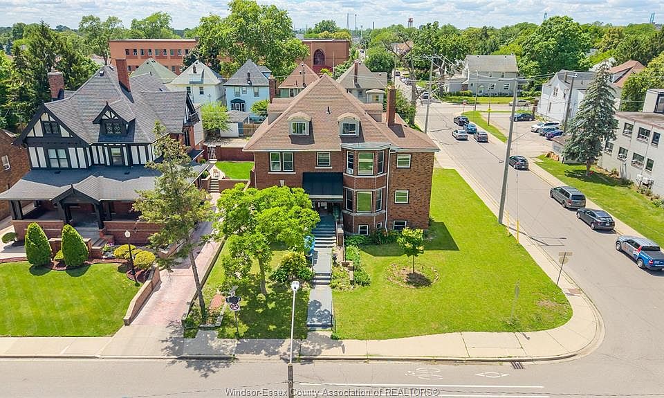 1st image of 801 Victoria Ave
