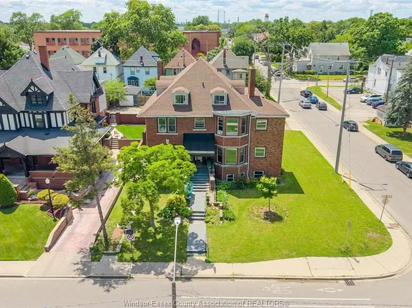 801 Victoria Ave, Windsor, ON N9A 4N5