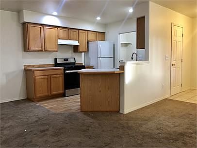 2nd image of 590 Lowell Ct