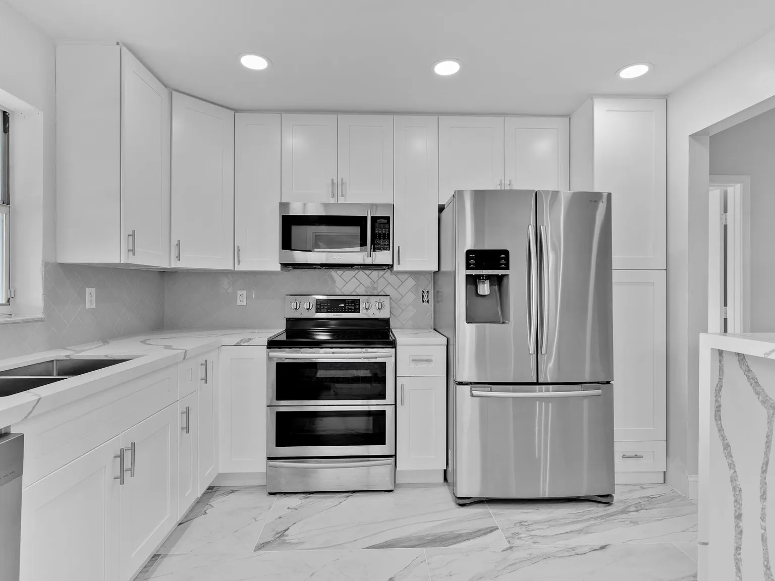 710 SE 22nd Ln — Photo 4