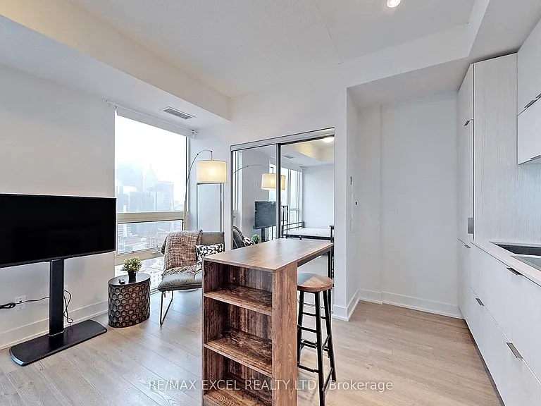 318 Richmond St W #2505 — Photo 4