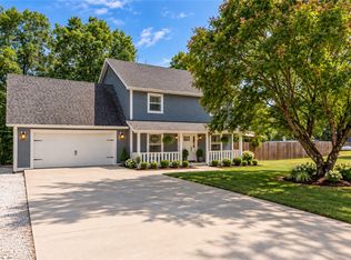 8557 Manor Dr, Bentonville, AR 72712